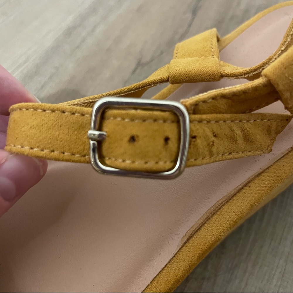Old Navy faux suede flatform sandals - Picture 5 of 10